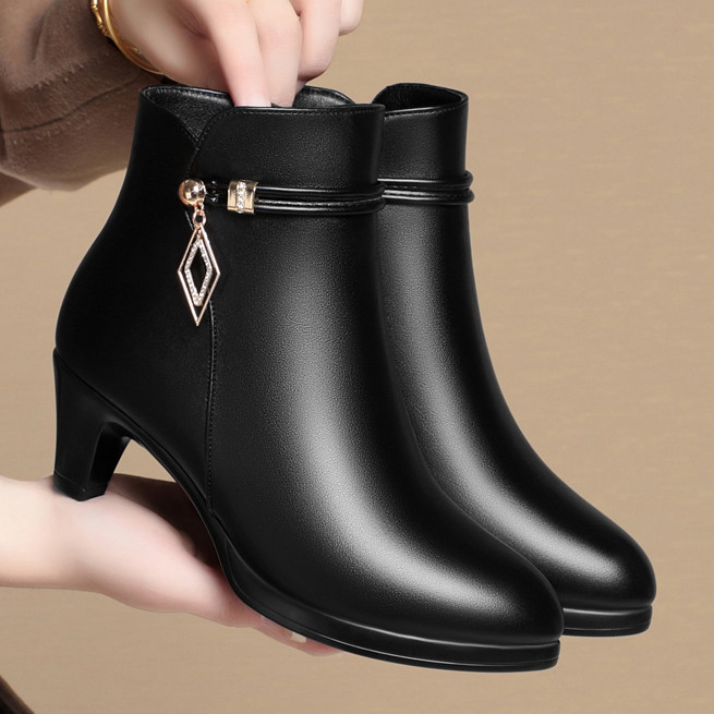 Femme Bottines en cuir verni à ornements | Bottes et Bottines Bottes et Bottines Bottes et Bottines